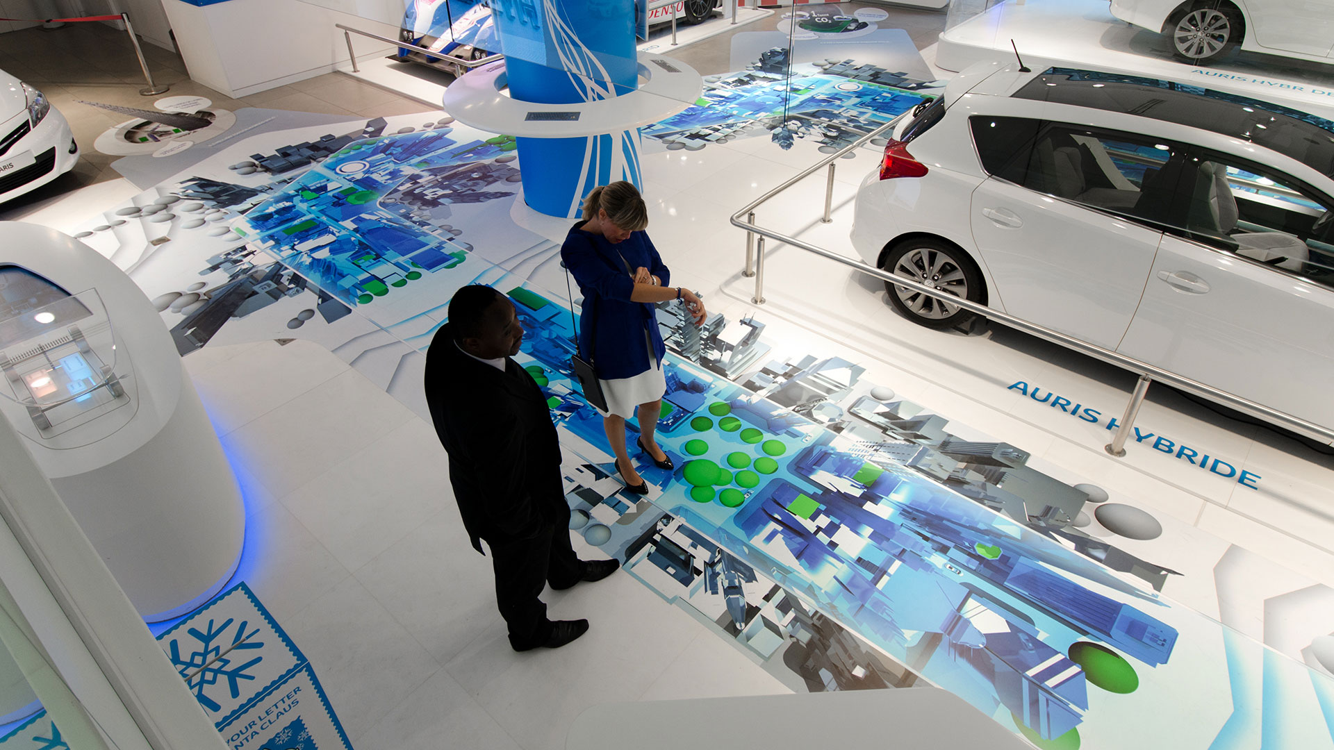 Toyota Le Rendez Vous Paris Showroom Hybrid Ausstellung